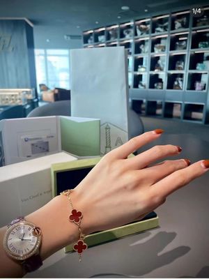 गुणवत्ता  18K Gold And Real Diamonds Van Cleef And Arpels 5 Motifs Vintage Alhambra Bracelet फैक्टरी