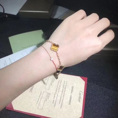 गुणवत्ता 18K सोने और असली हीरे वैन क्लीफ और अर्पेल्स 5 मोटिफ्स विंटेज अलहम्ब्रा ब्रेसलेट कारखाना