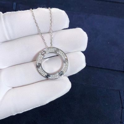 गुणवत्ता कस्टमाइज्ड कार टियर लव नेकलेस 18K व्हाइट गोल्ड बनाम डायमंड्स जड़े हुए कारखाना